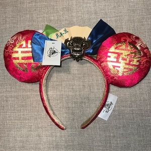 Disney Parks authentic Minnie Mouse ears special edition hair accessory.